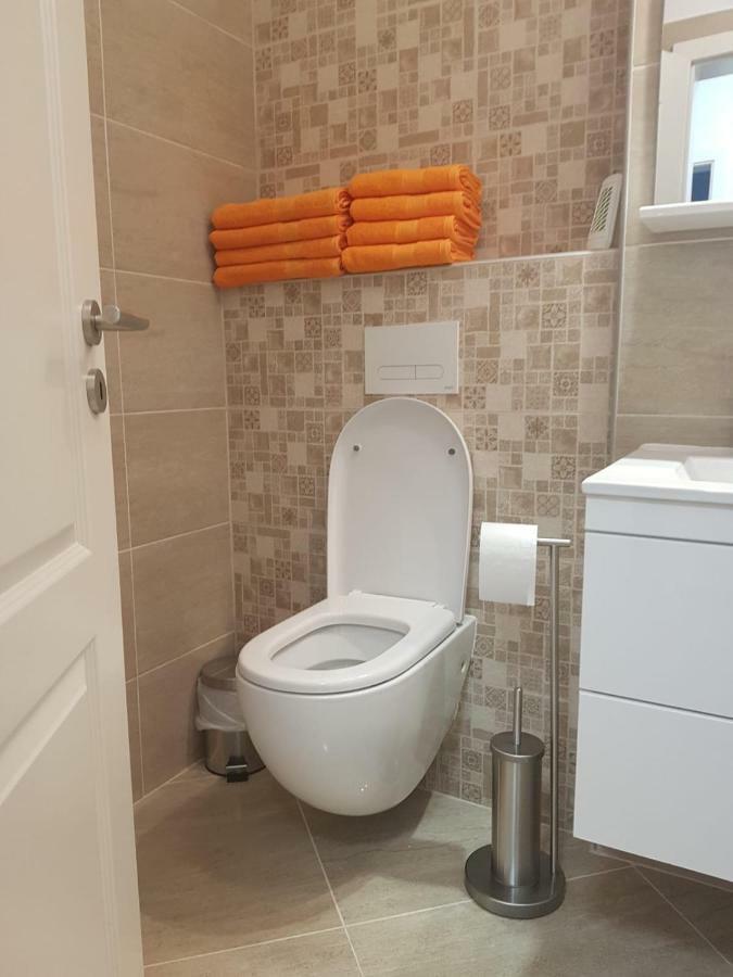 Monadin 3 *